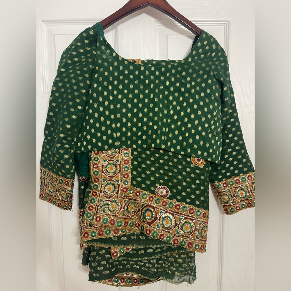 BEAUTIFUL GREEN SARI WITH BLOUSE